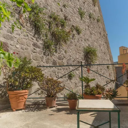 Prestigioso, Sotto Al Castello Di Διαμέρισμα